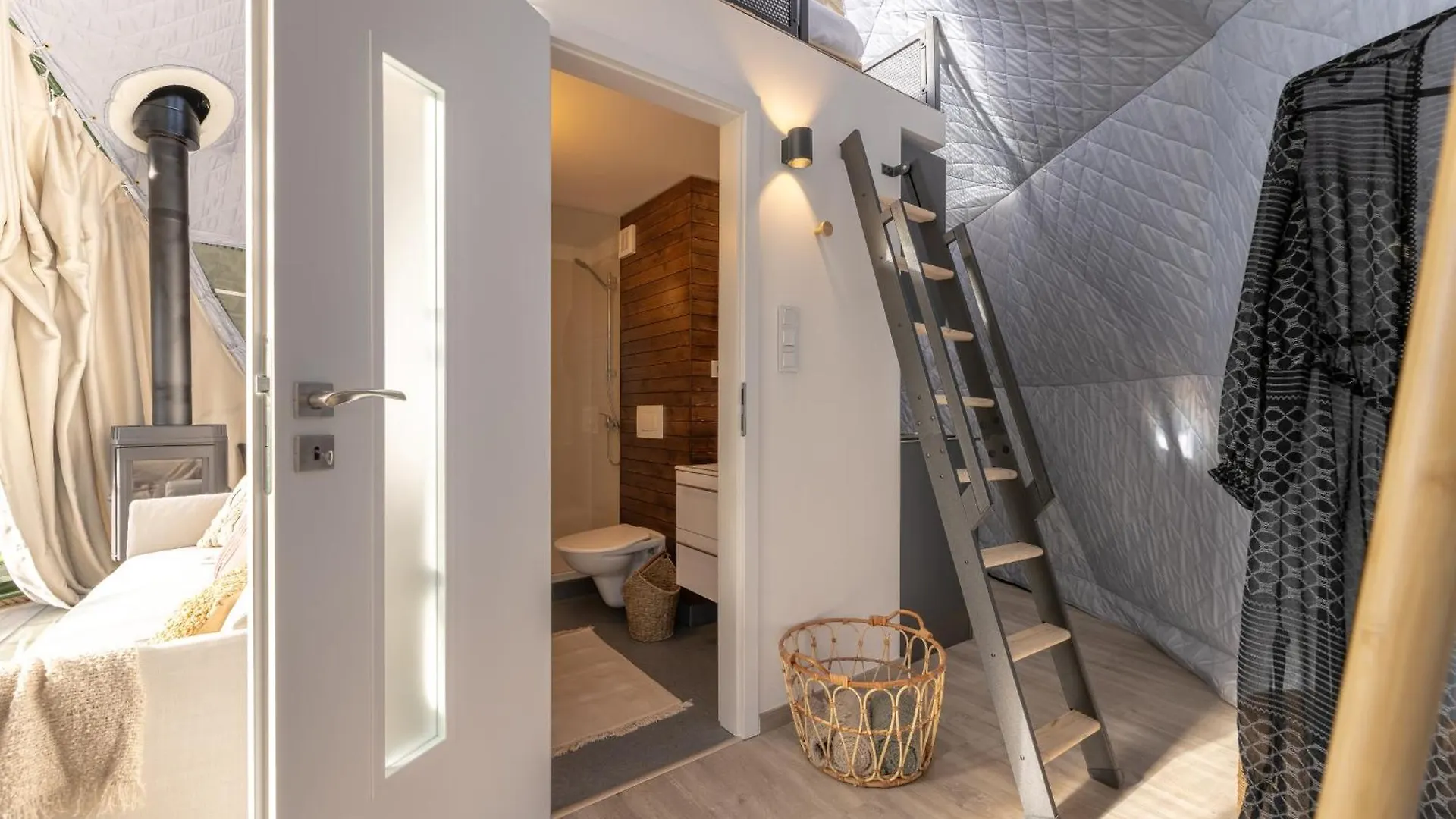 Glamping Escape To The Stars Under Prague Skyline Otel 0*,