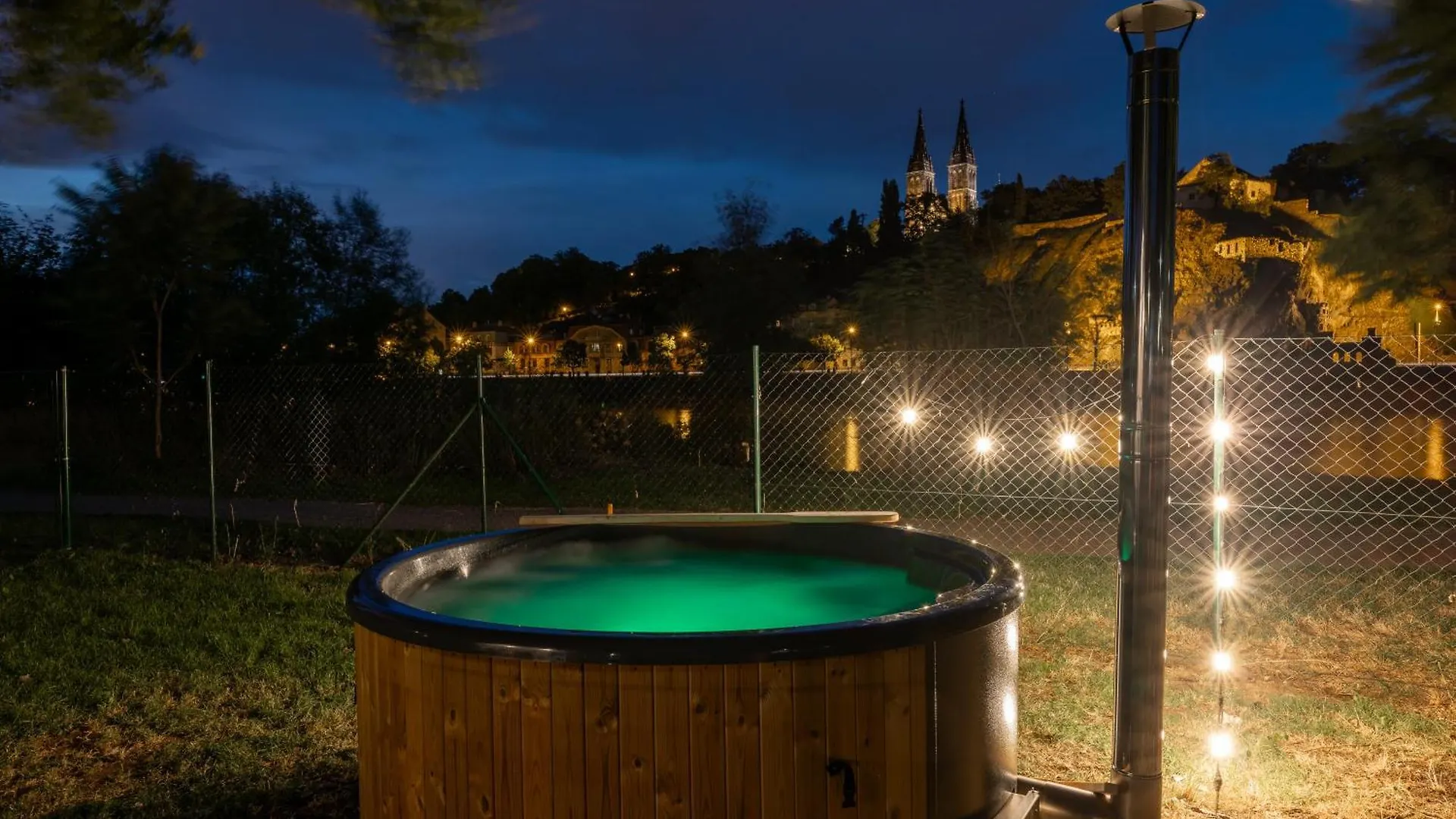 Glamping Escape To The Stars Under Prague Skyline Hotel Csehország