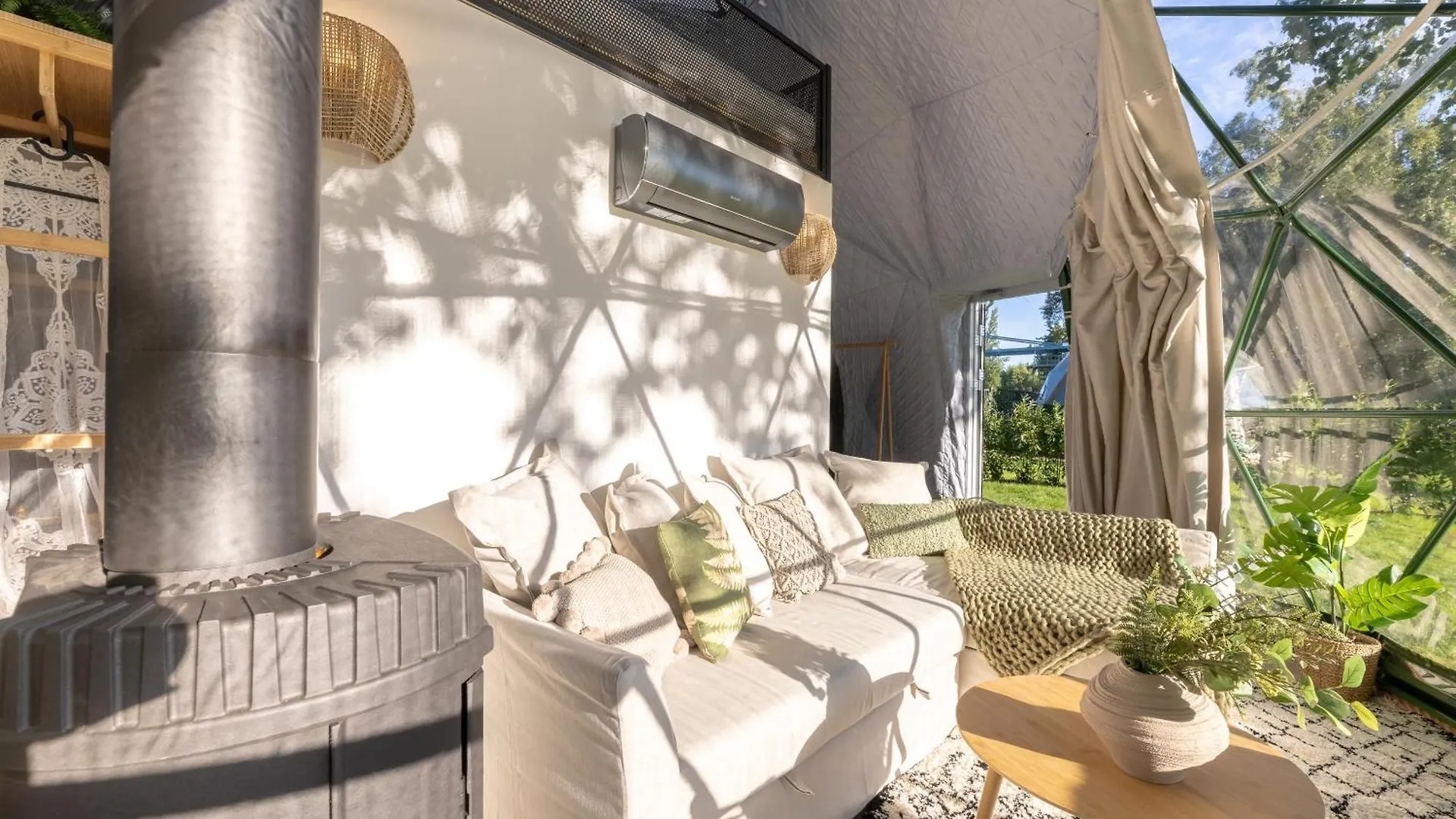 Glamping Escape To The Stars Under Prague Skyline Hotel
