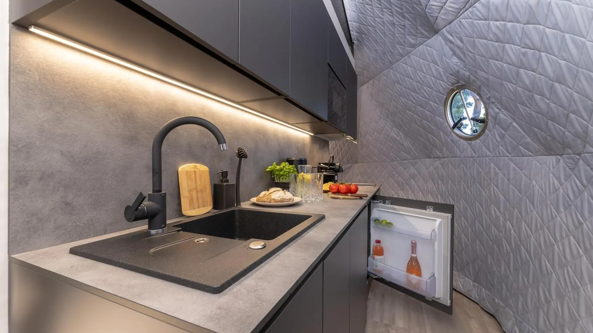 Hotel Glamping Escape To The Stars Under Prague Skyline 0*,  Repubblica Ceca