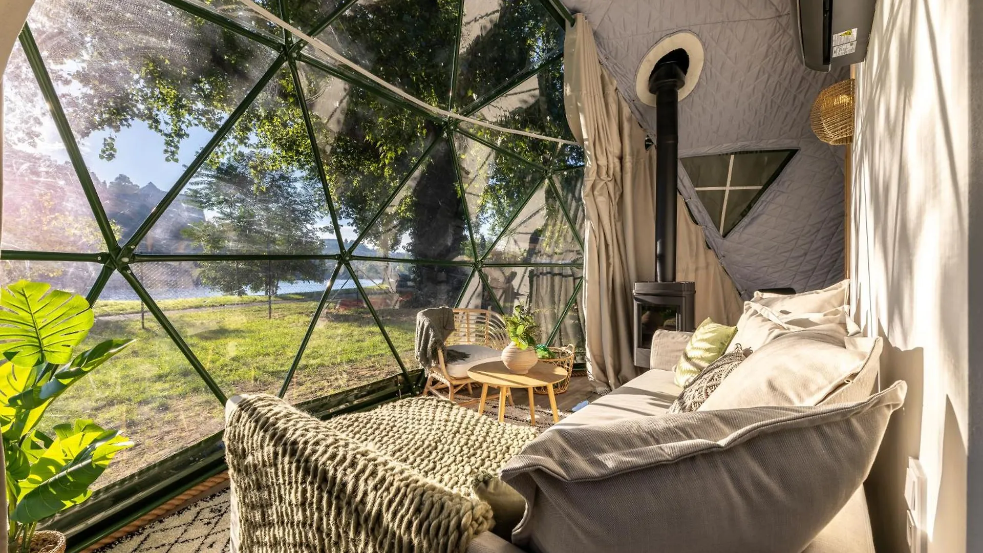 Hotel Glamping Escape To The Stars Under Prague Skyline Repubblica Ceca