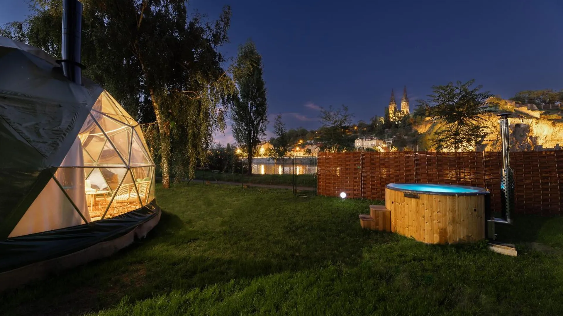Hotel Glamping Escape To The Stars Under Prague Skyline