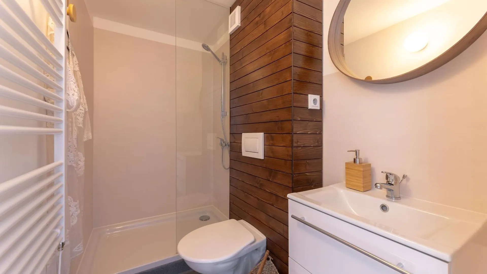 Hotel Glamping Escape To The Stars Under Prague Skyline Repubblica Ceca