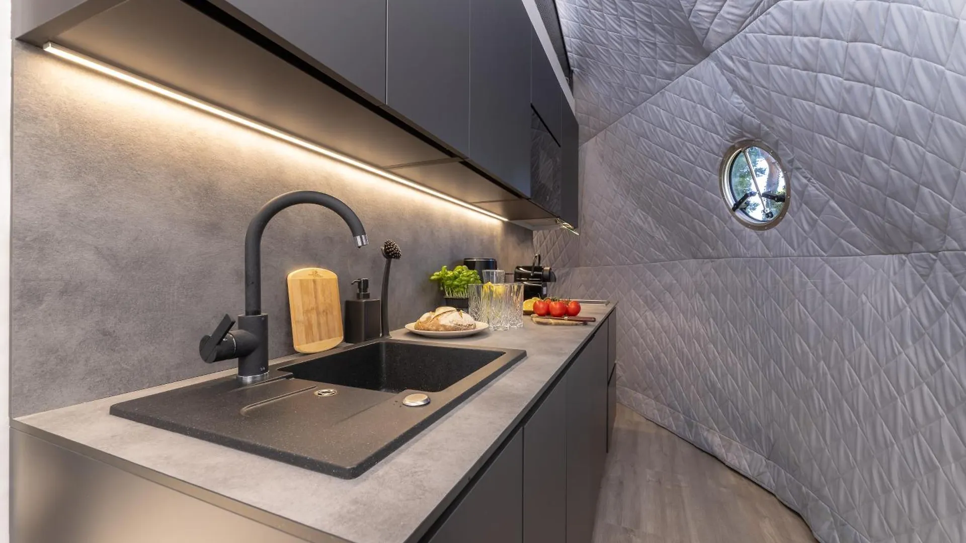 Hotel Glamping Escape To The Stars Under Prague Skyline Repubblica Ceca
