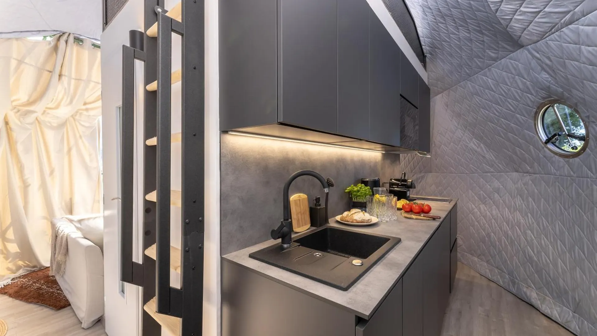 Hotel Glamping Escape To The Stars Under Prague Skyline