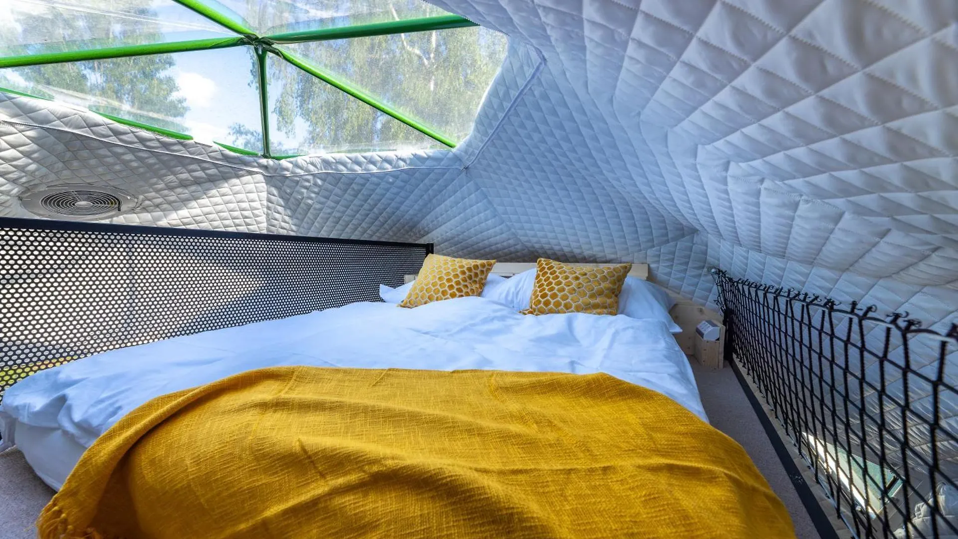 Hotel Glamping Escape To The Stars Under Prague Skyline